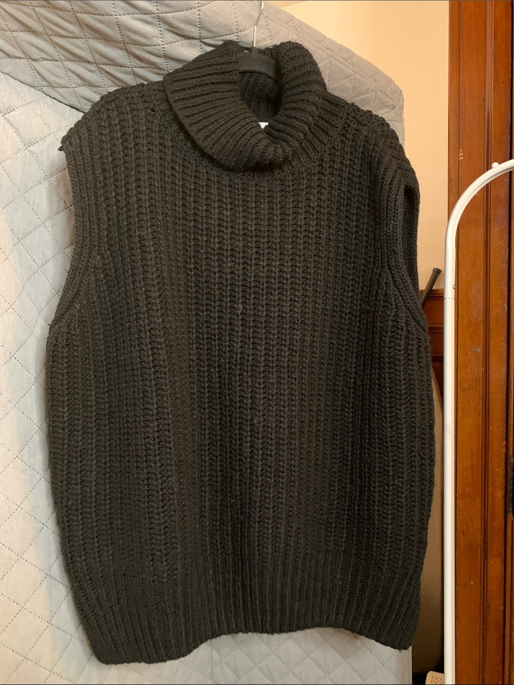 H&M Black Sleeveless Turtleneck Knit Sweater Vest